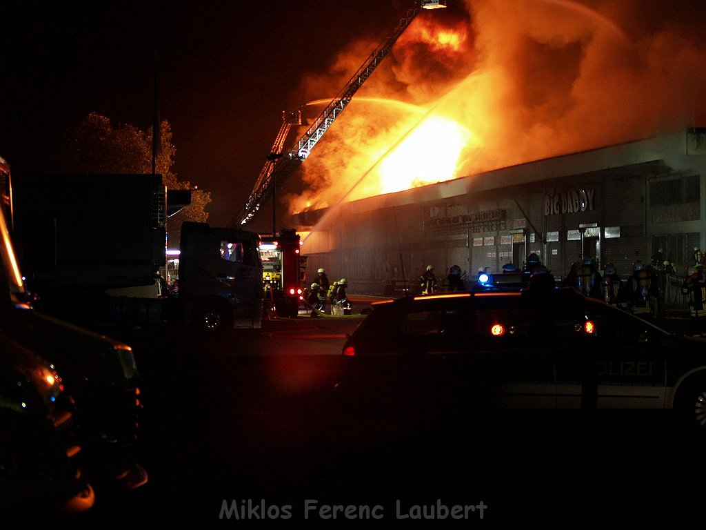 Grossbrand Halle auf dem Grossmarkt Koeln P523.JPG